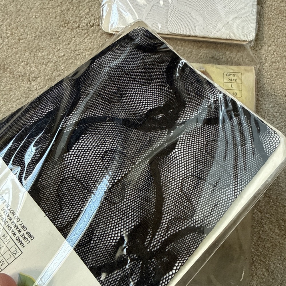 Lot of 3 Vintage Body Kiss Girls Lacy Pantyhose Nylon Size L 7-10 49-74 lbs - Picture 6 of 8